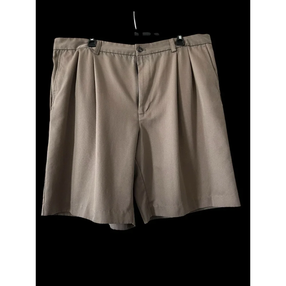 IZOD Golf Shorts Men's Size 40 taupe Beige Pleated‎ front 9